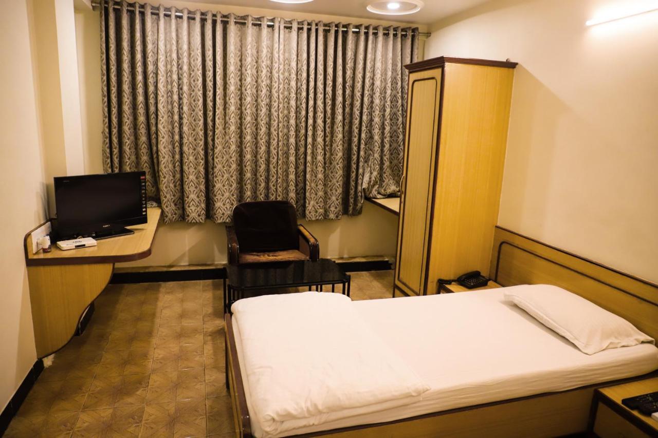Hotel Kirti Jāmnagar Eksteriør billede